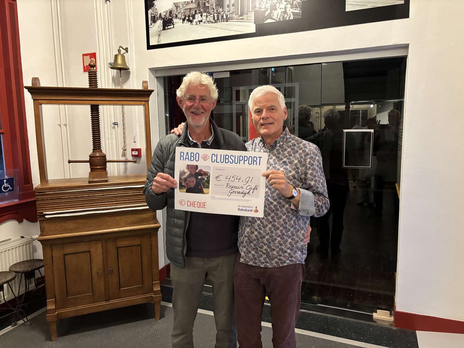 Foto van Henk en Rob bij onvangst